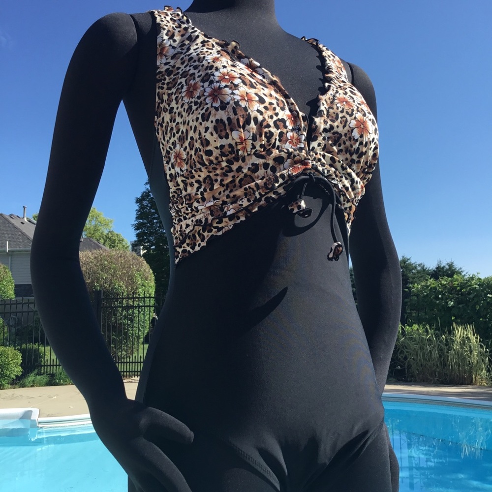 8 10 M leopard ruffled 1pc sexy  modest swimsuit - Picture 3 of 7
